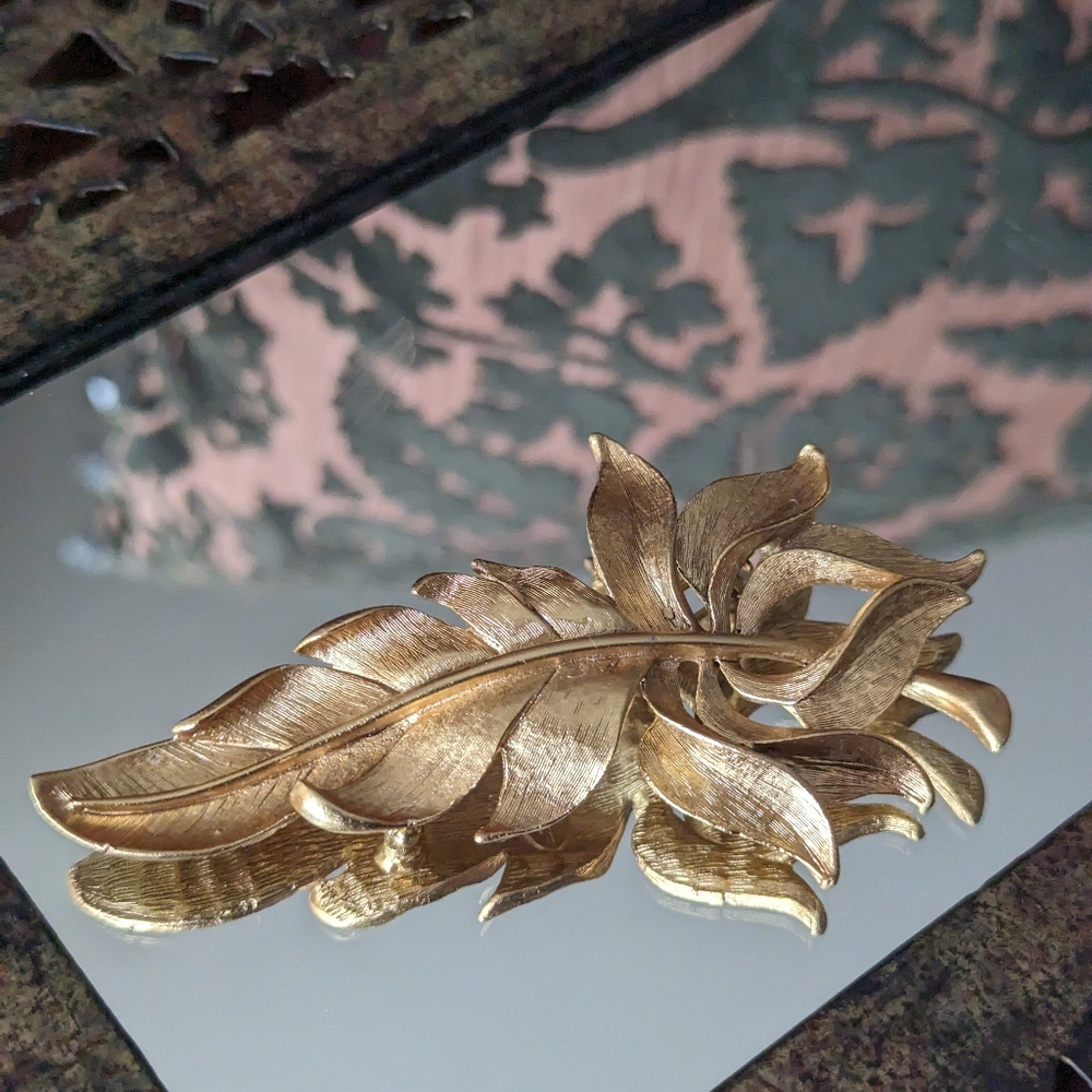 XL💯OSCAR DE LA RENTA INTRICATE GOLDTONE BROOCH - Picture 9 of 10
